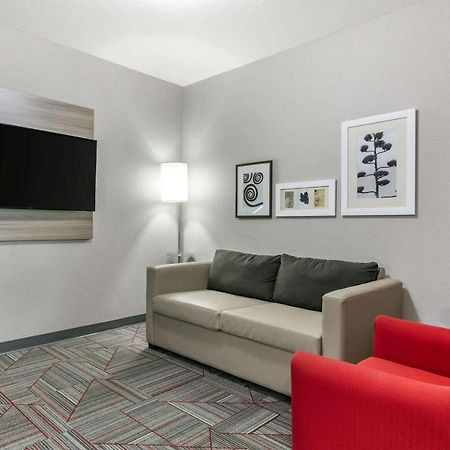Clarion Pointe Columbus-Bradley Park Hotel Buitenkant foto