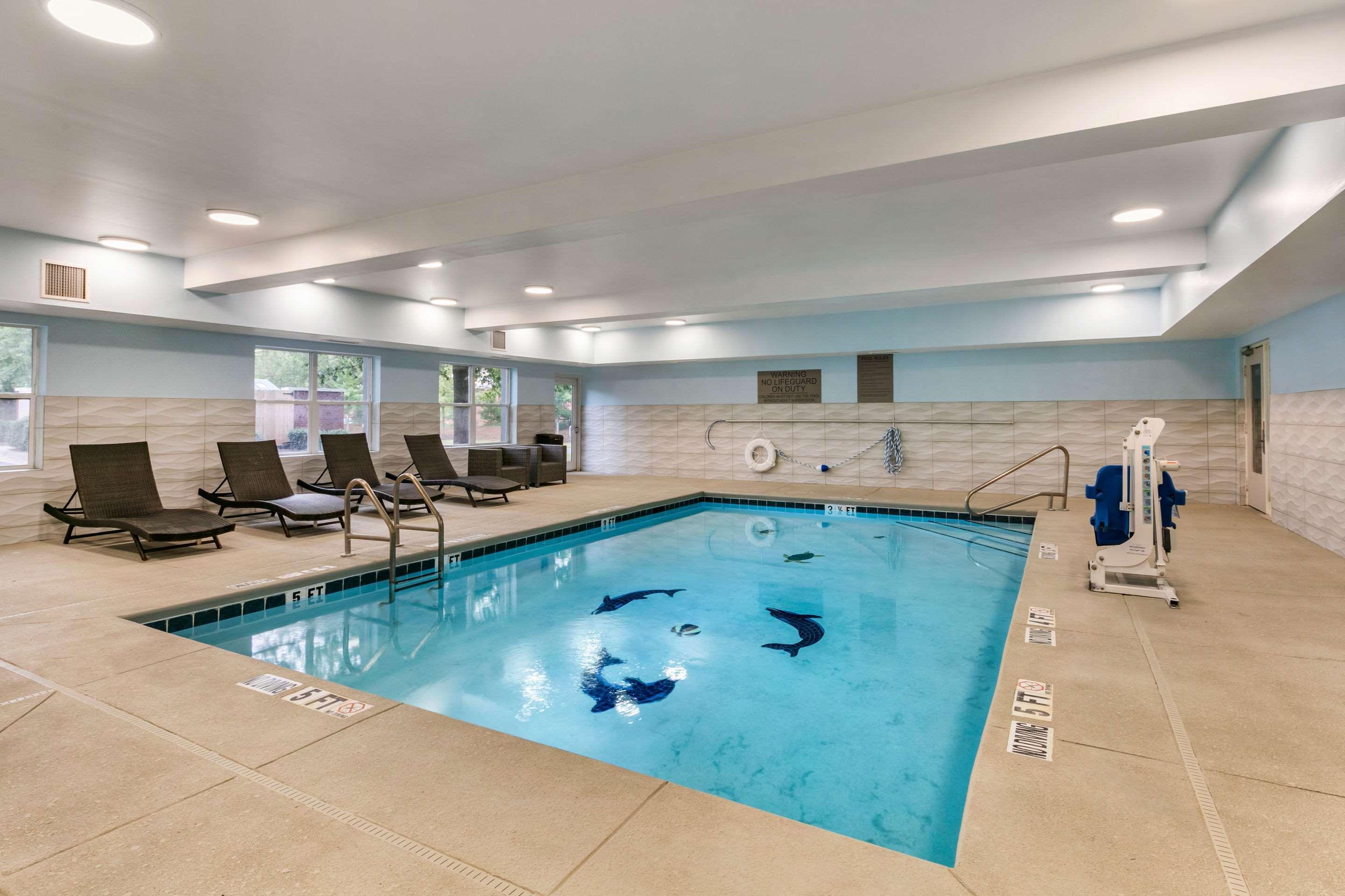 Clarion Pointe Columbus-Bradley Park Hotel Buitenkant foto