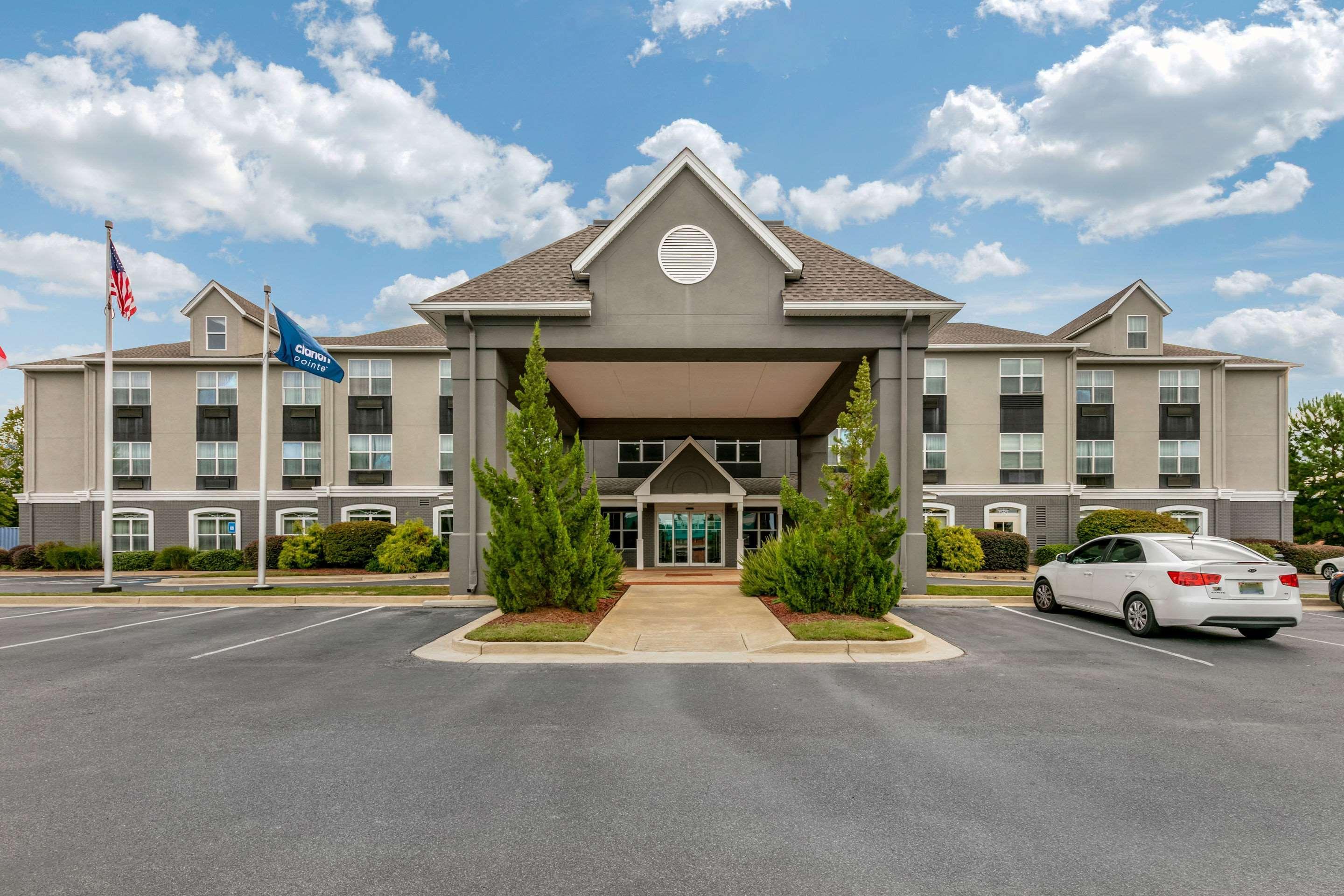 Clarion Pointe Columbus-Bradley Park Hotel Buitenkant foto