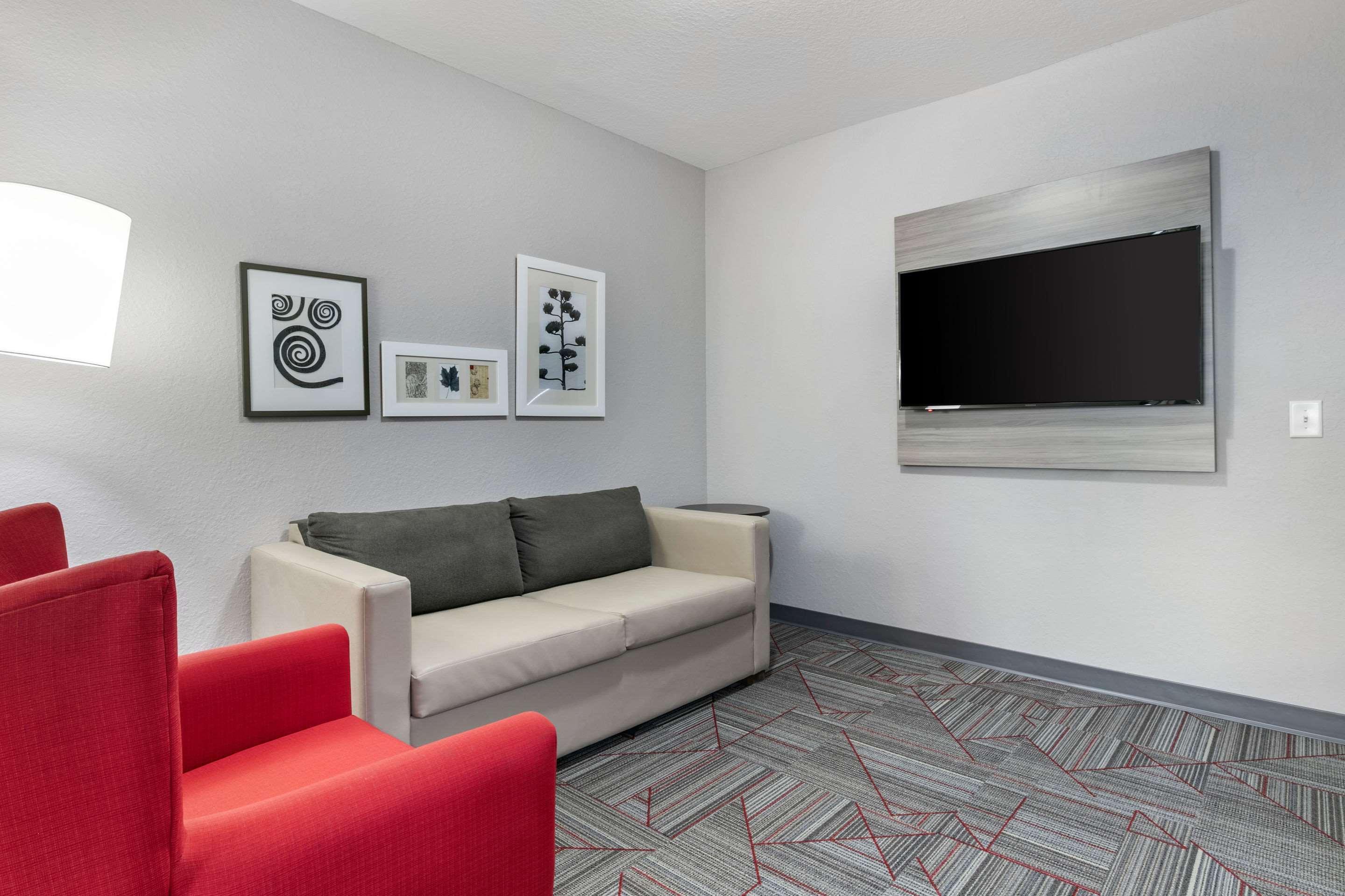 Clarion Pointe Columbus-Bradley Park Hotel Buitenkant foto