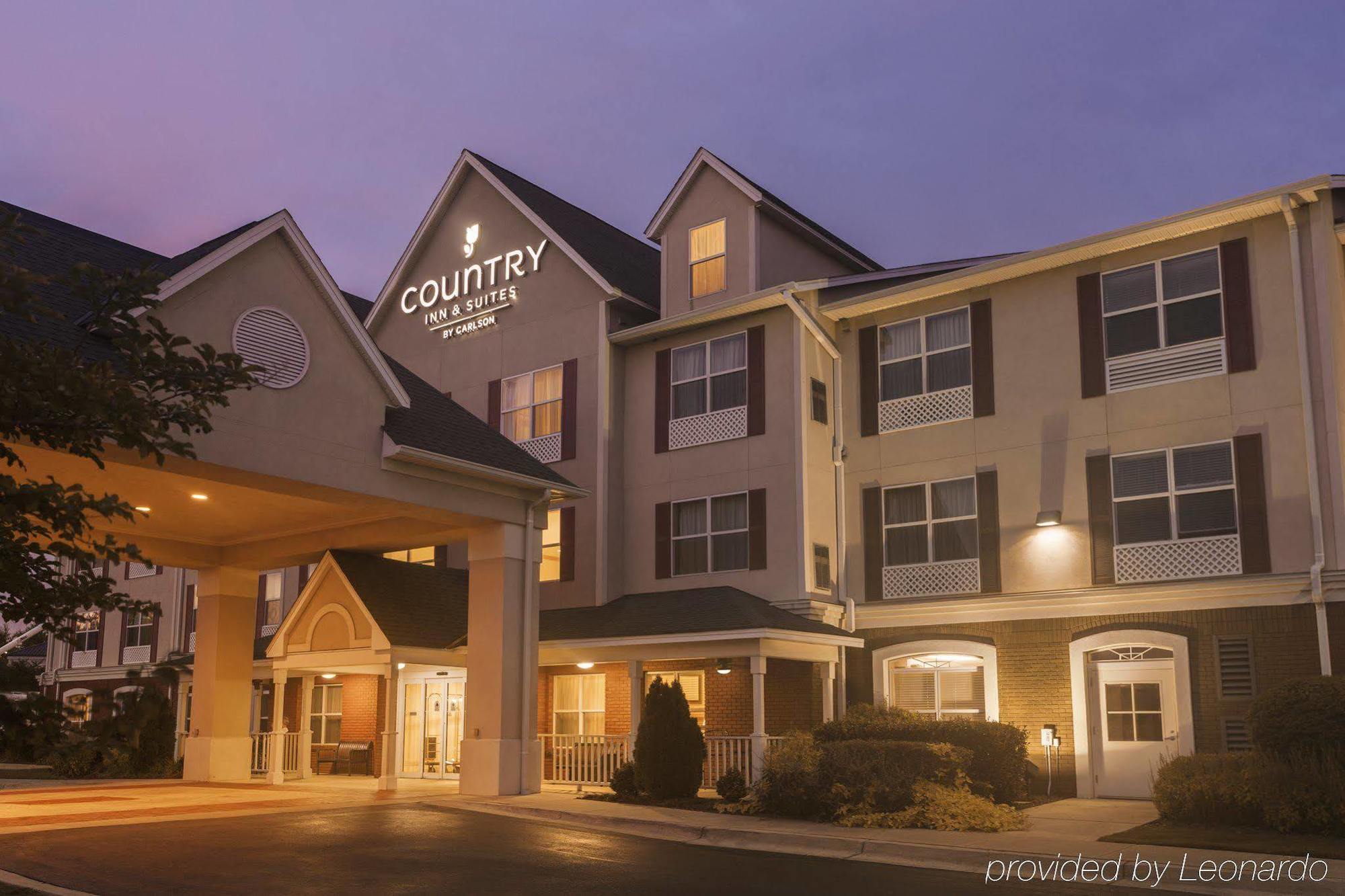 Clarion Pointe Columbus-Bradley Park Hotel Buitenkant foto
