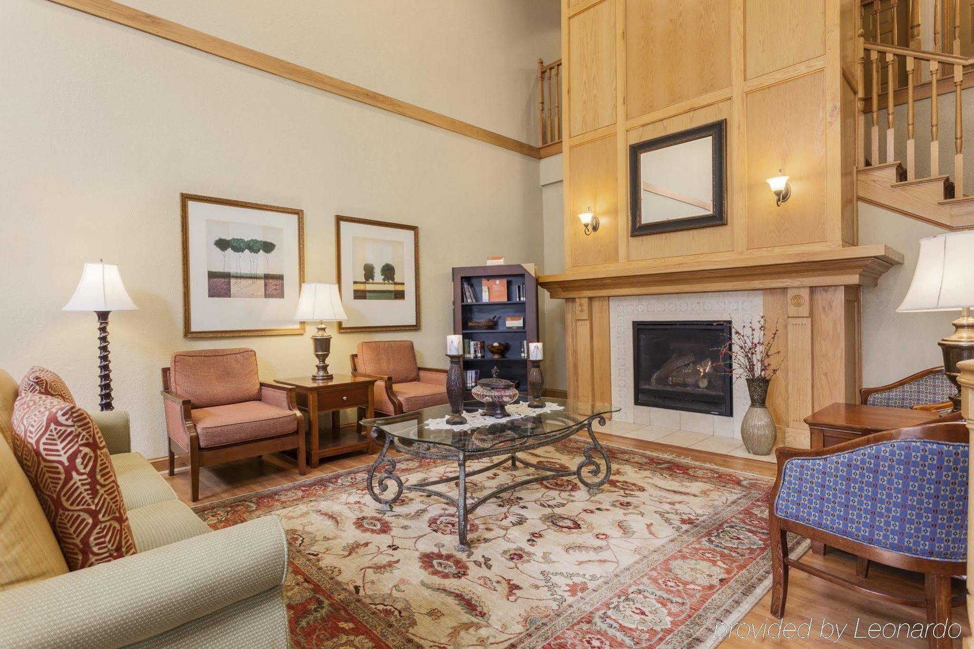 Clarion Pointe Columbus-Bradley Park Hotel Buitenkant foto