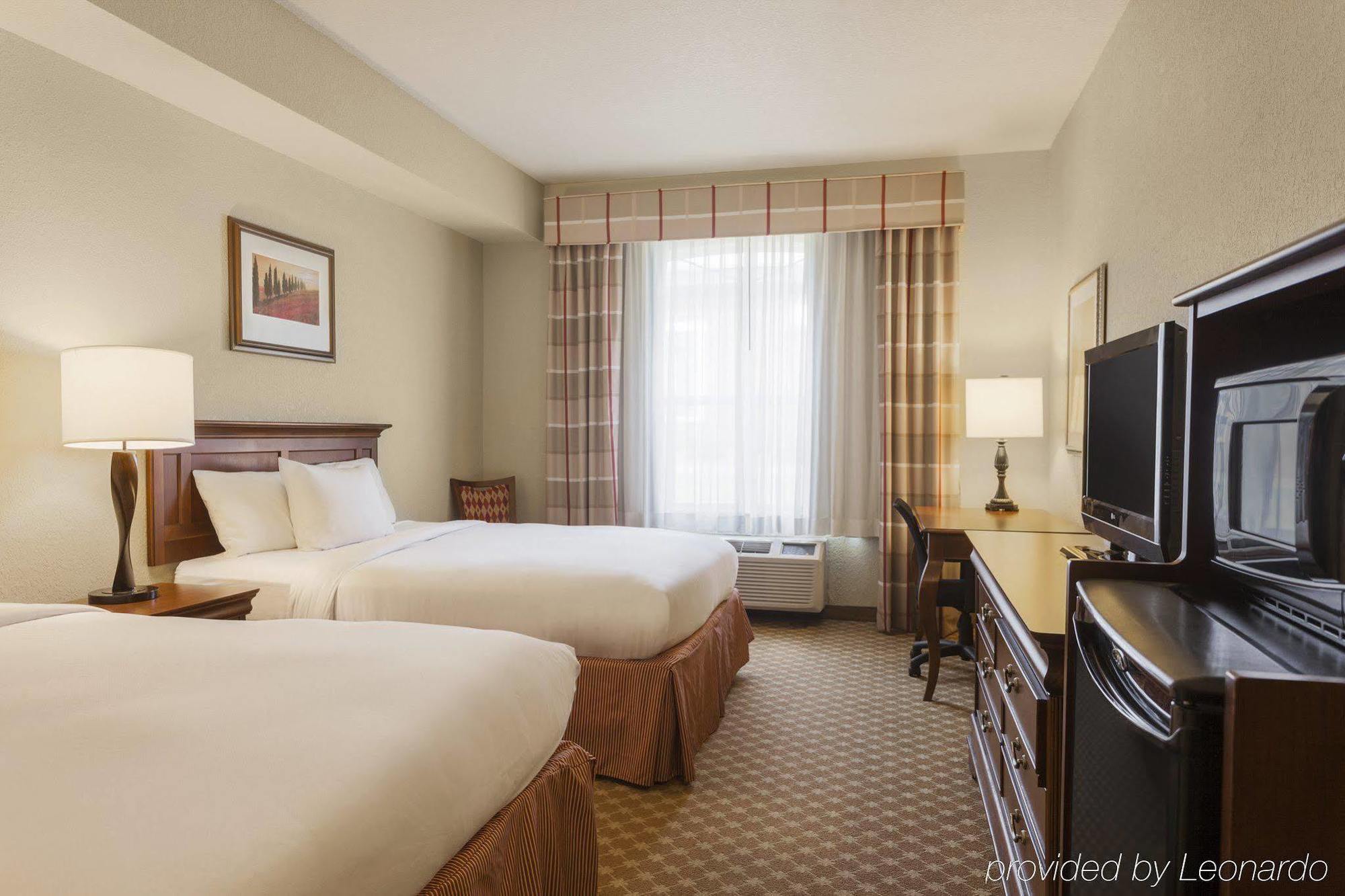 Clarion Pointe Columbus-Bradley Park Hotel Buitenkant foto