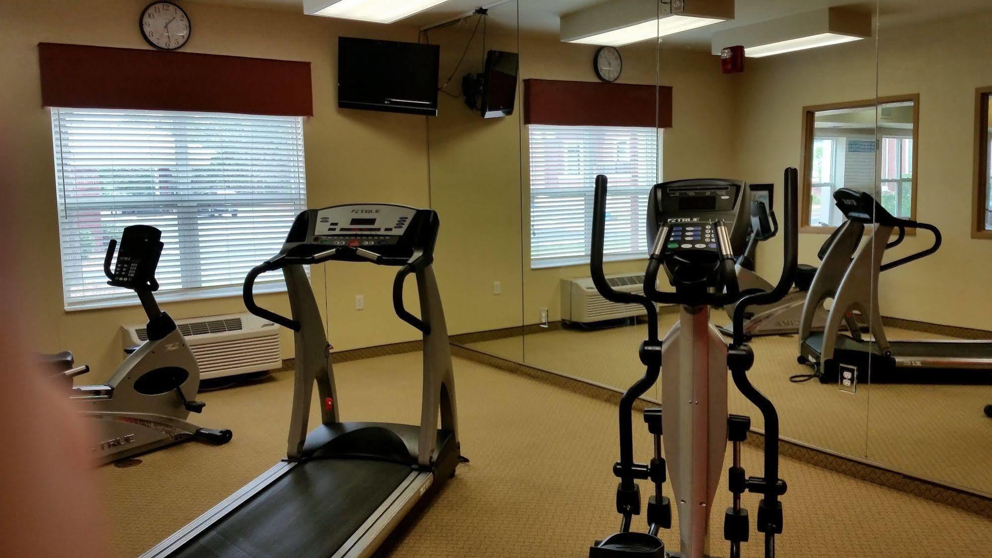 Clarion Pointe Columbus-Bradley Park Hotel Buitenkant foto
