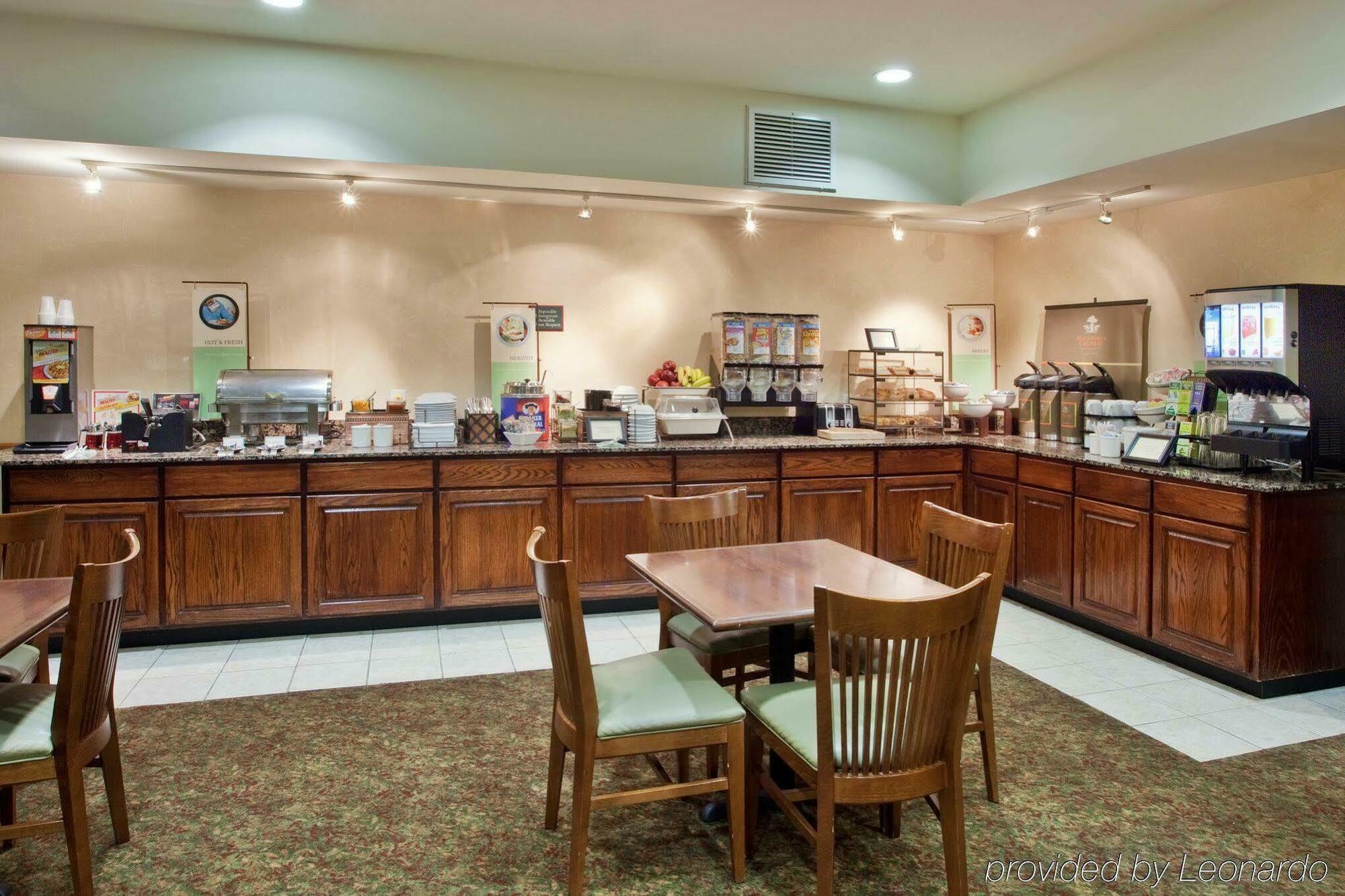 Clarion Pointe Columbus-Bradley Park Hotel Buitenkant foto