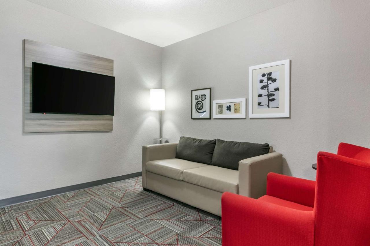 Clarion Pointe Columbus-Bradley Park Hotel Buitenkant foto